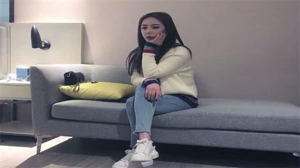 太子探花：绝顶校花网红女神露脸！白皙爆乳真空弹跳，巨乳震颤让人疯狂！